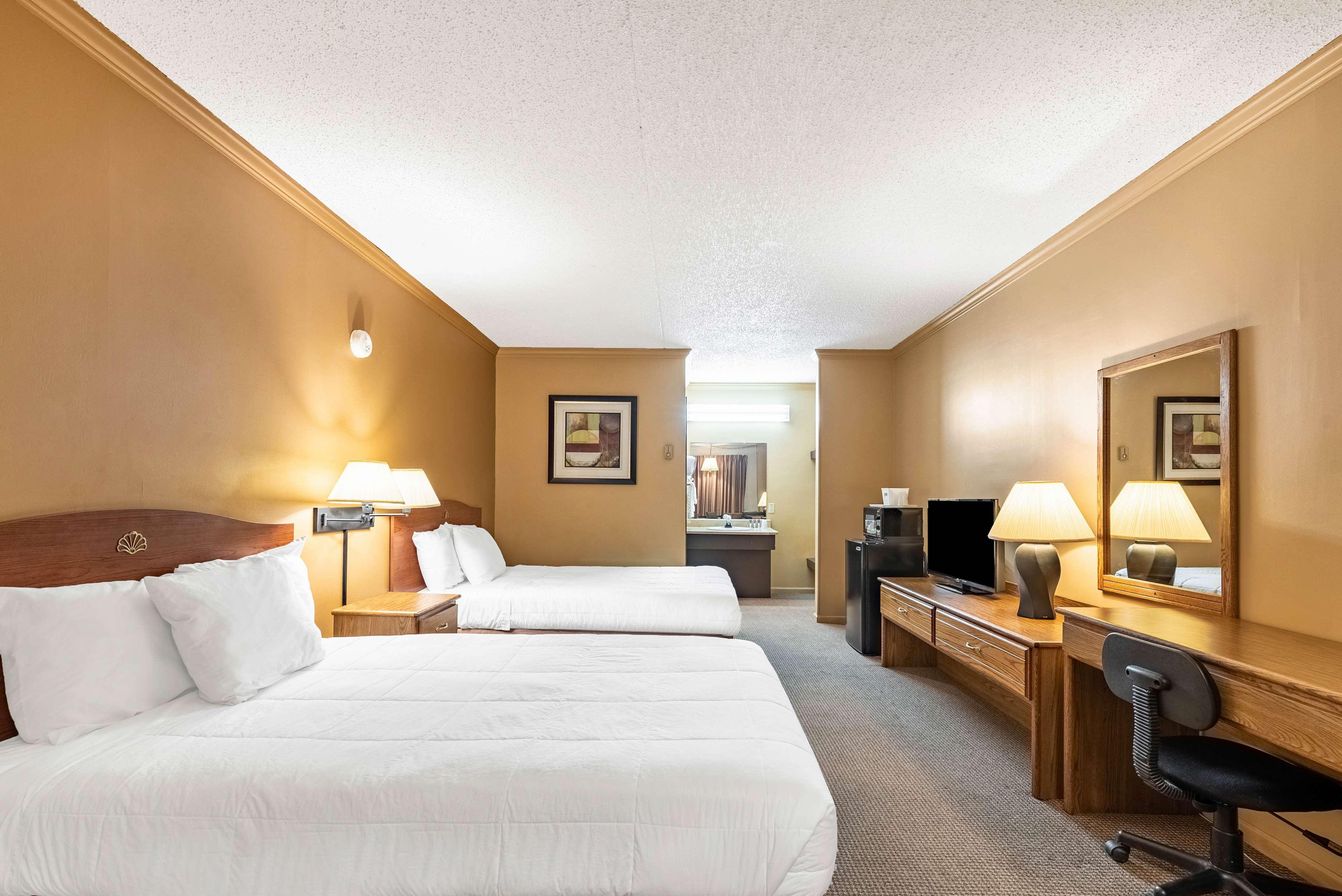 Americas Best Value Inn St. Marys Екстериор снимка