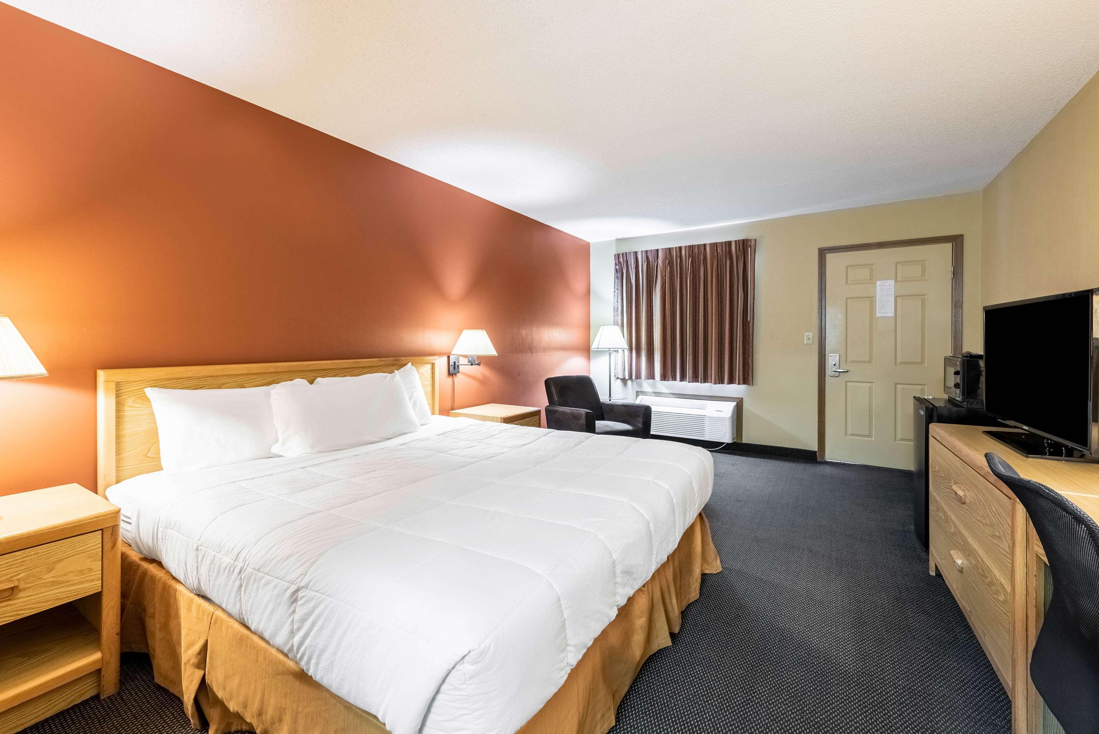 Americas Best Value Inn St. Marys Екстериор снимка