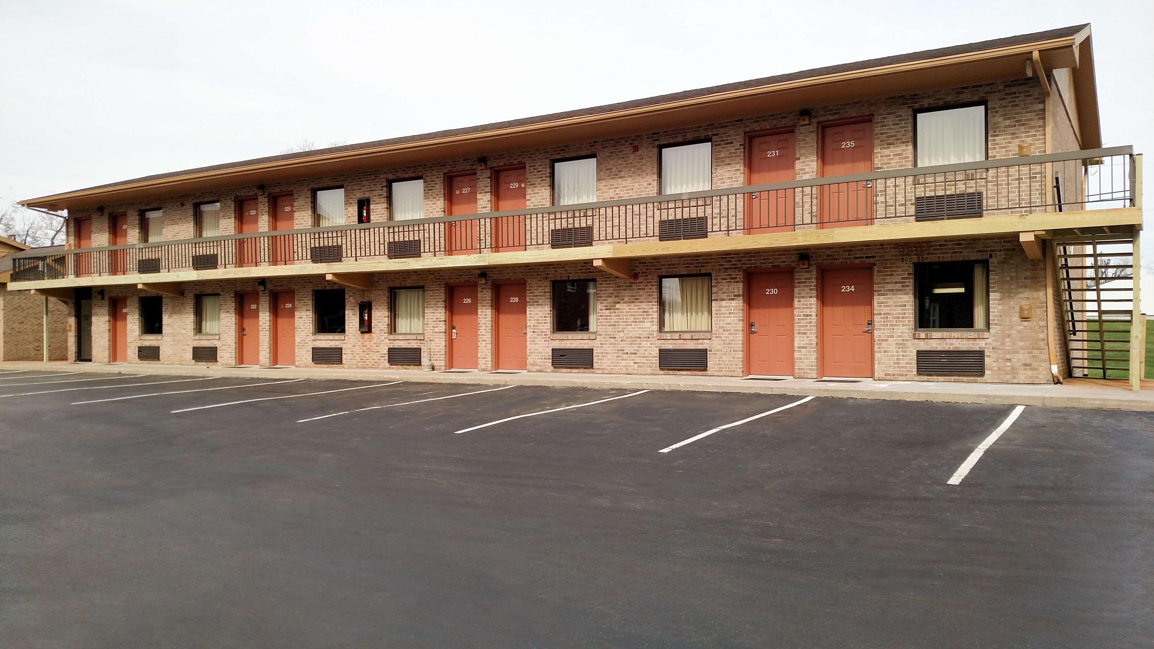 Americas Best Value Inn St. Marys Екстериор снимка