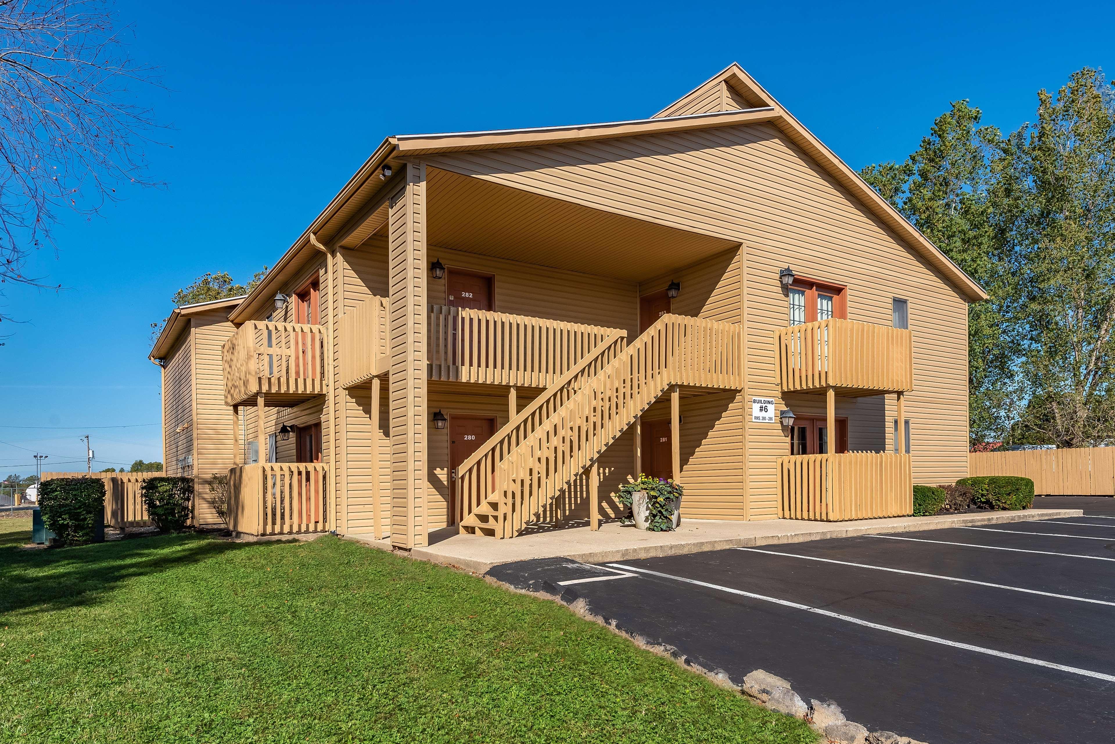 Americas Best Value Inn St. Marys Екстериор снимка