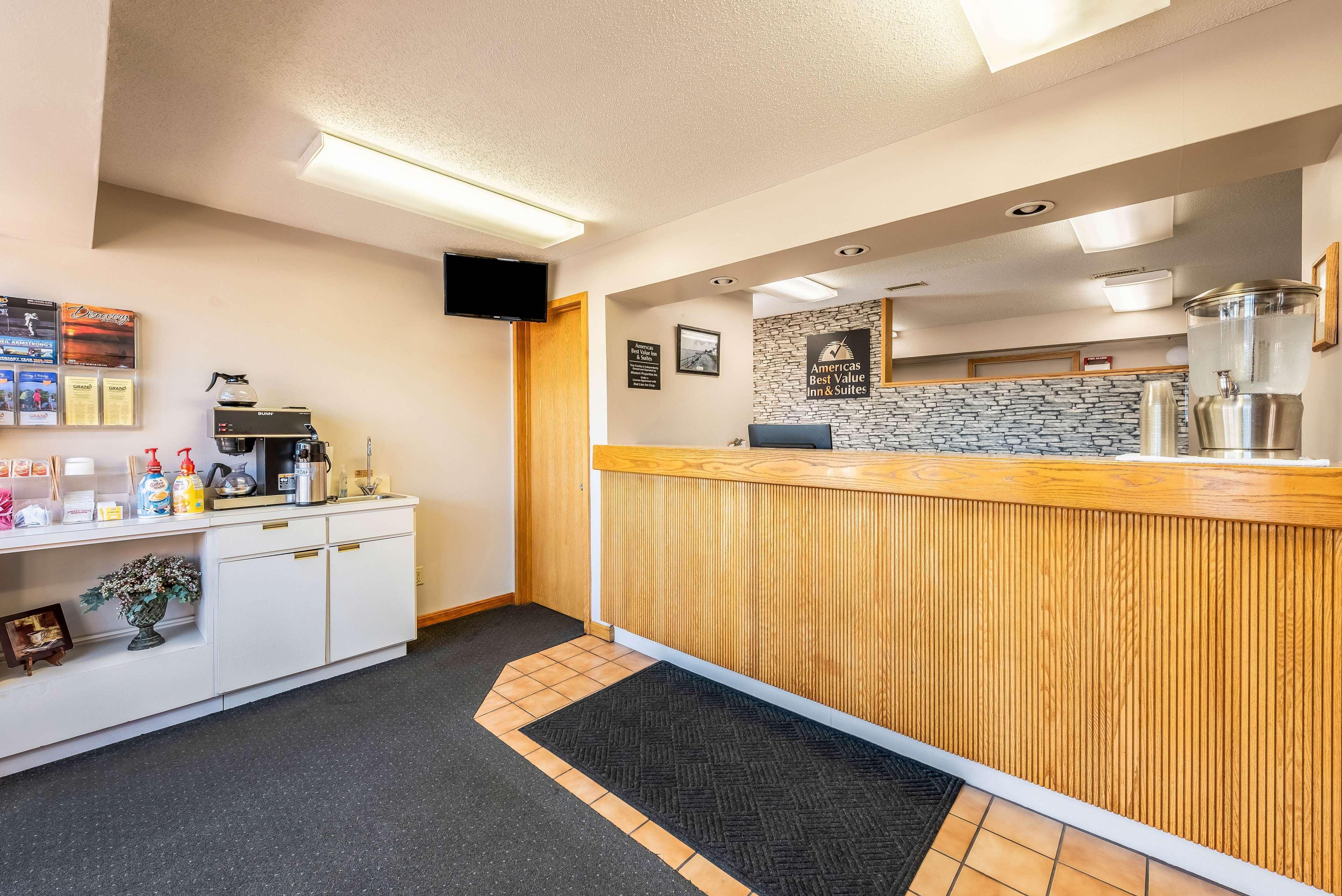Americas Best Value Inn St. Marys Екстериор снимка