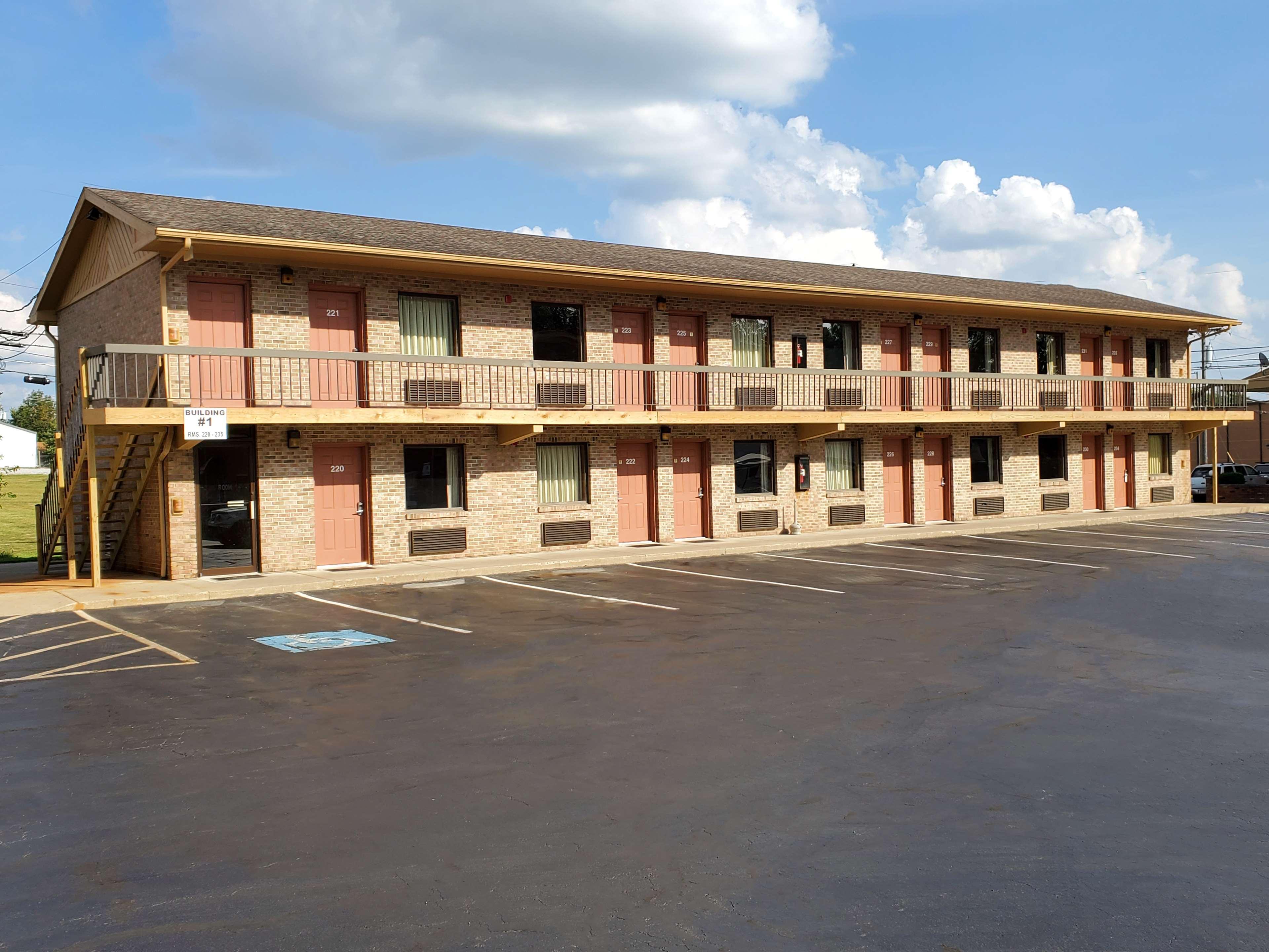 Americas Best Value Inn St. Marys Екстериор снимка