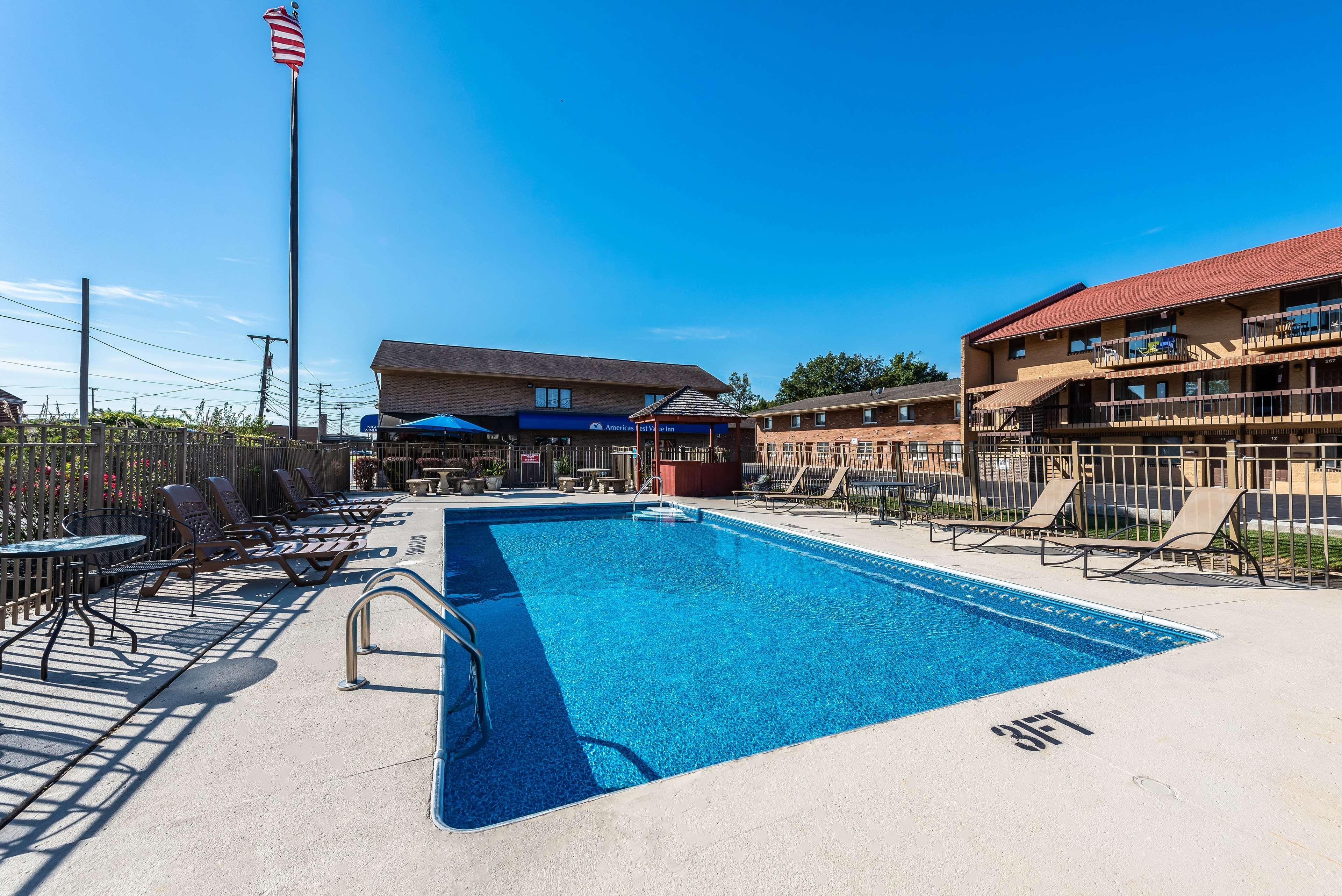 Americas Best Value Inn St. Marys Екстериор снимка